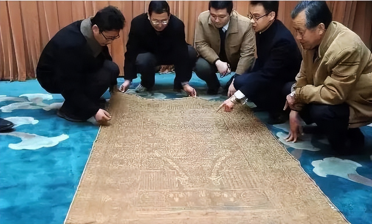 北京男子花9万买件破袈裟,2005年男子花9万买破袈裟