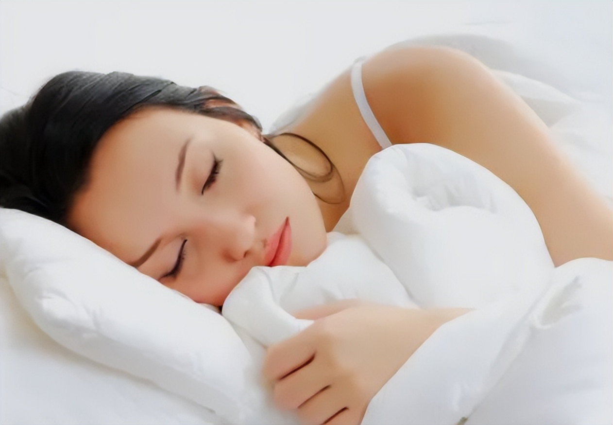 女子洗澡发现腋窝肿块,女孩洗澡时发现背后长了个痘痘