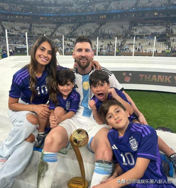 梅西老婆手抓红酒杯跳舞,梅西妻子晒全家庆祝夺冠合照