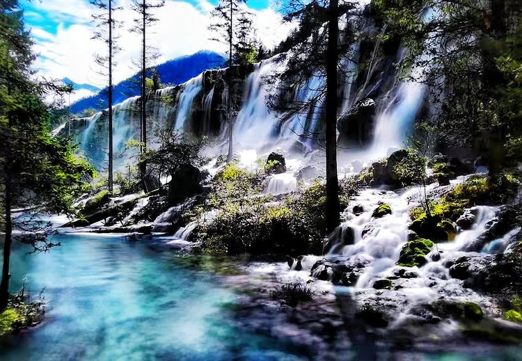 碧水逶迤湖色映九寨，银河泻影山水傲溟渤美篇制作：刘嘉国