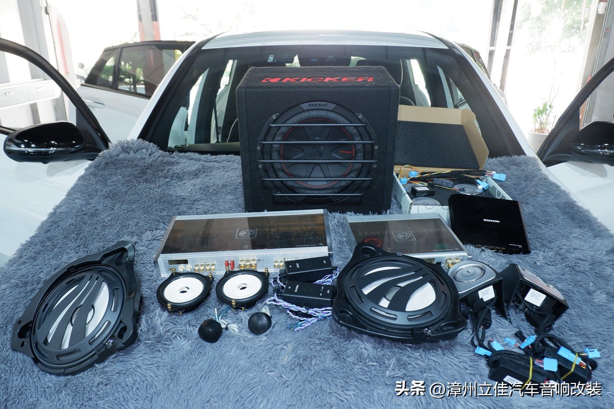 奔驰glc260原车功放,17款奔驰glc260音响升级原车功放