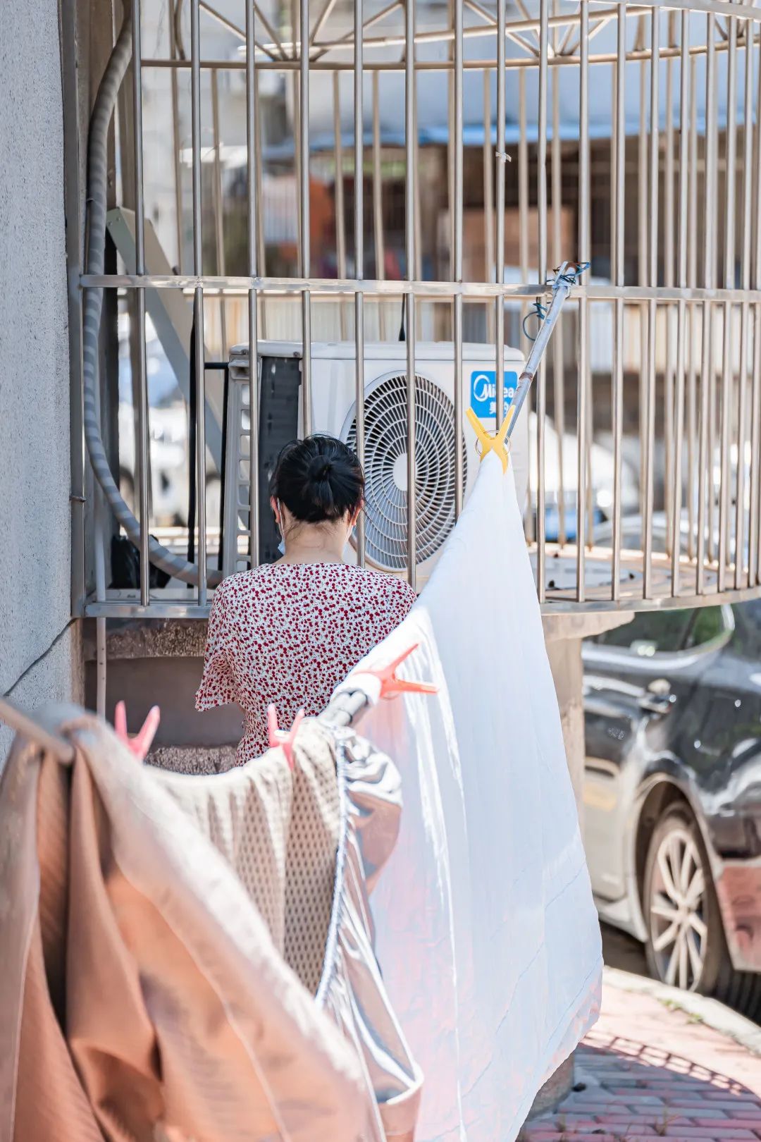 月薪2万，深圳服装厂的暴富神话还在吗？