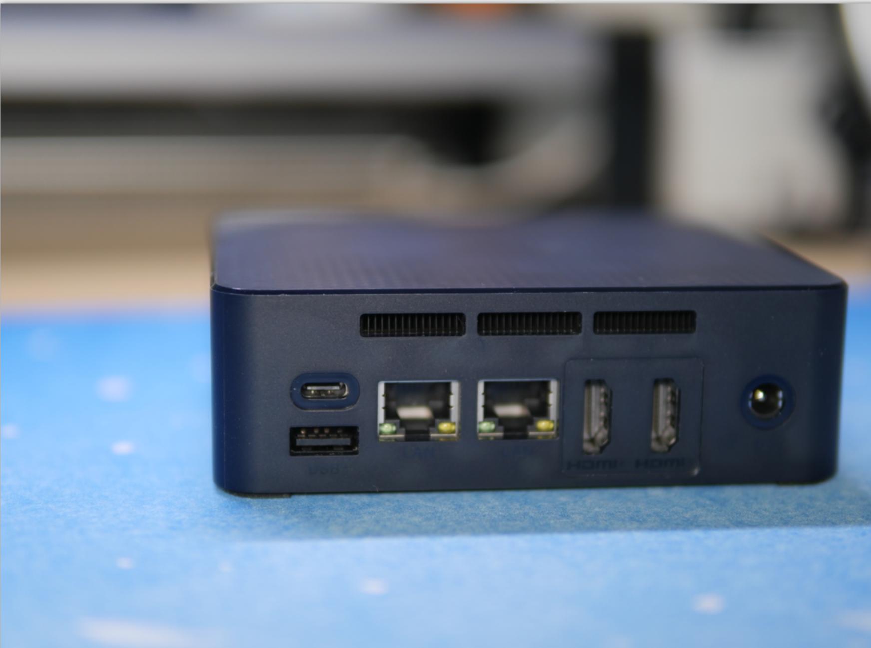 再也不怕投屏被限。零刻EQ12全能小主机直连电视，4K资源轻松看。