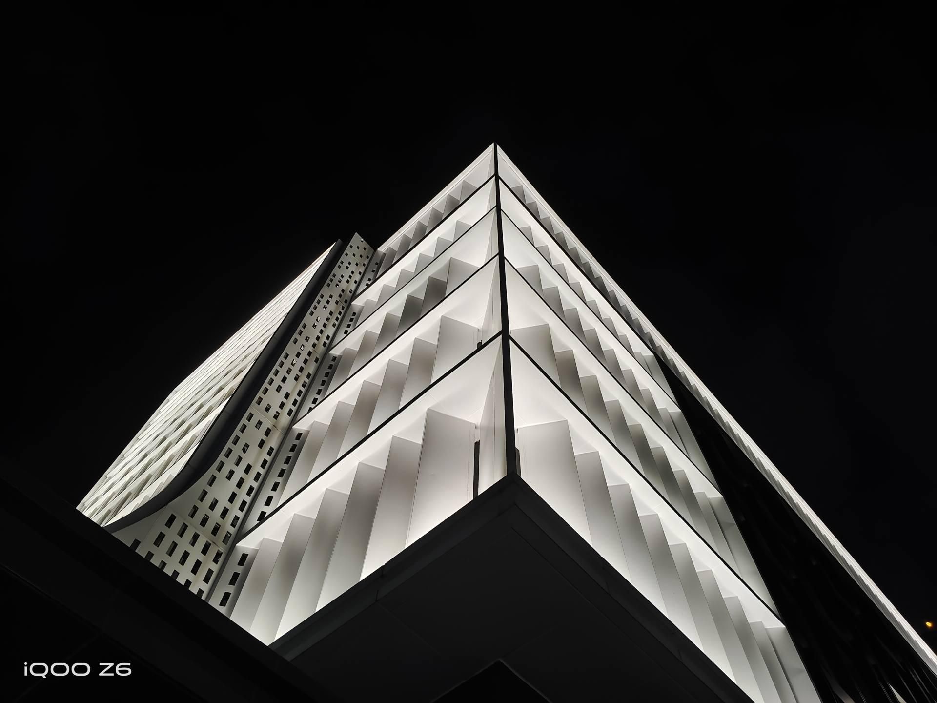 拍照好续航强的千元机,iqooz6手机优缺点