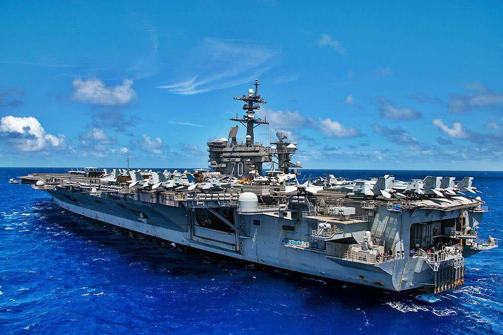 歼15舰载机对比f18超级大黄蜂,中国航母下一代国产舰载机歼15