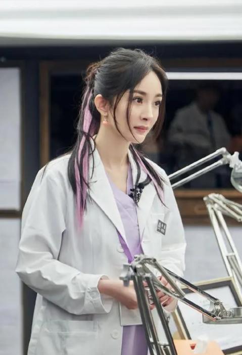 赵丽颖拍吻戏不雅的采访,杨幂和赵丽颖吻戏