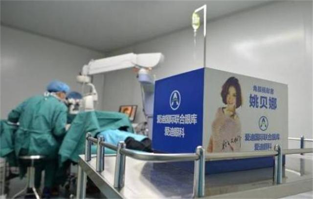 姚贝娜铜像图文,姚贝娜墓地雕塑