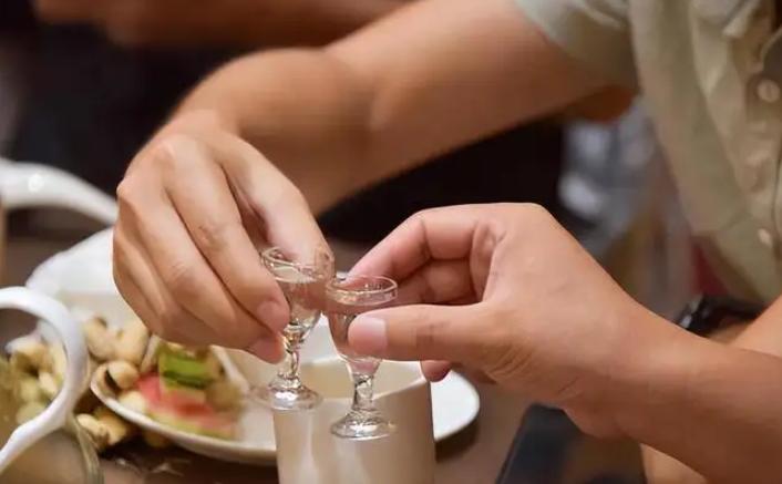 酒局上的4大忌讳,遇到这三种酒千万别碰