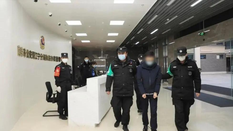 初中生盗走公款1900万简单解说,盗走公款1600万