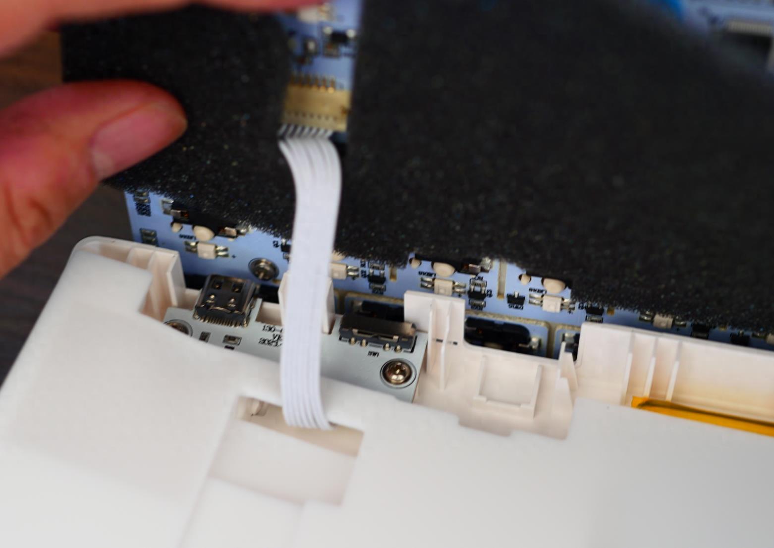 终于开始卷小配列了，好看好用还要好听，RK65机械键盘拆解评测