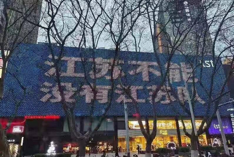 发布会现场哽咽落泪,发布会哽咽落泪