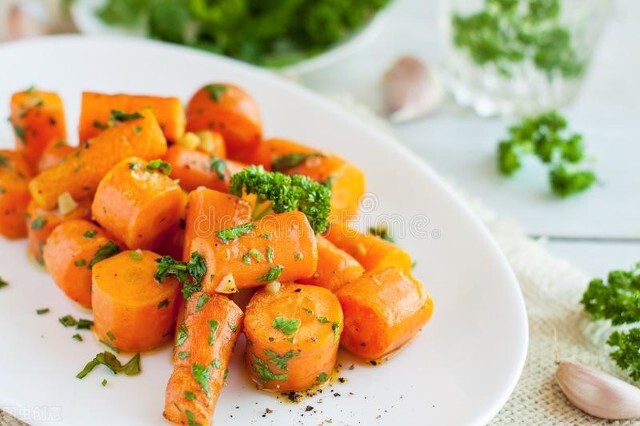 吃叶黄素能治好近视，是真的吗？