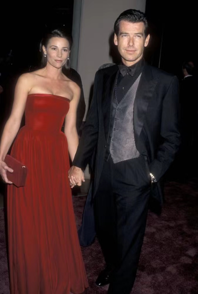 妻子被嘲笑太肥，“007”布鲁斯南正面刚：我爱她身上的每条曲线