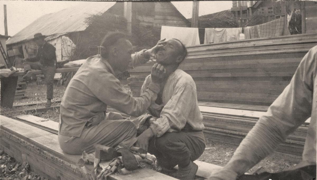 日军日记：*安妇慰**不服从管教，我很愤怒，用*刀刺**插入她的*体下**