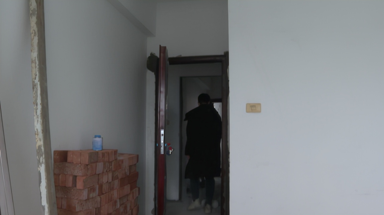 小区房屋群租安全吗,小区楼顶违规乱建属于谁管