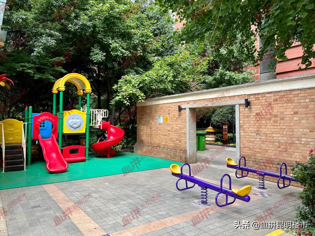 同样是背靠大型城市商圈,这个小区却算不上贵?