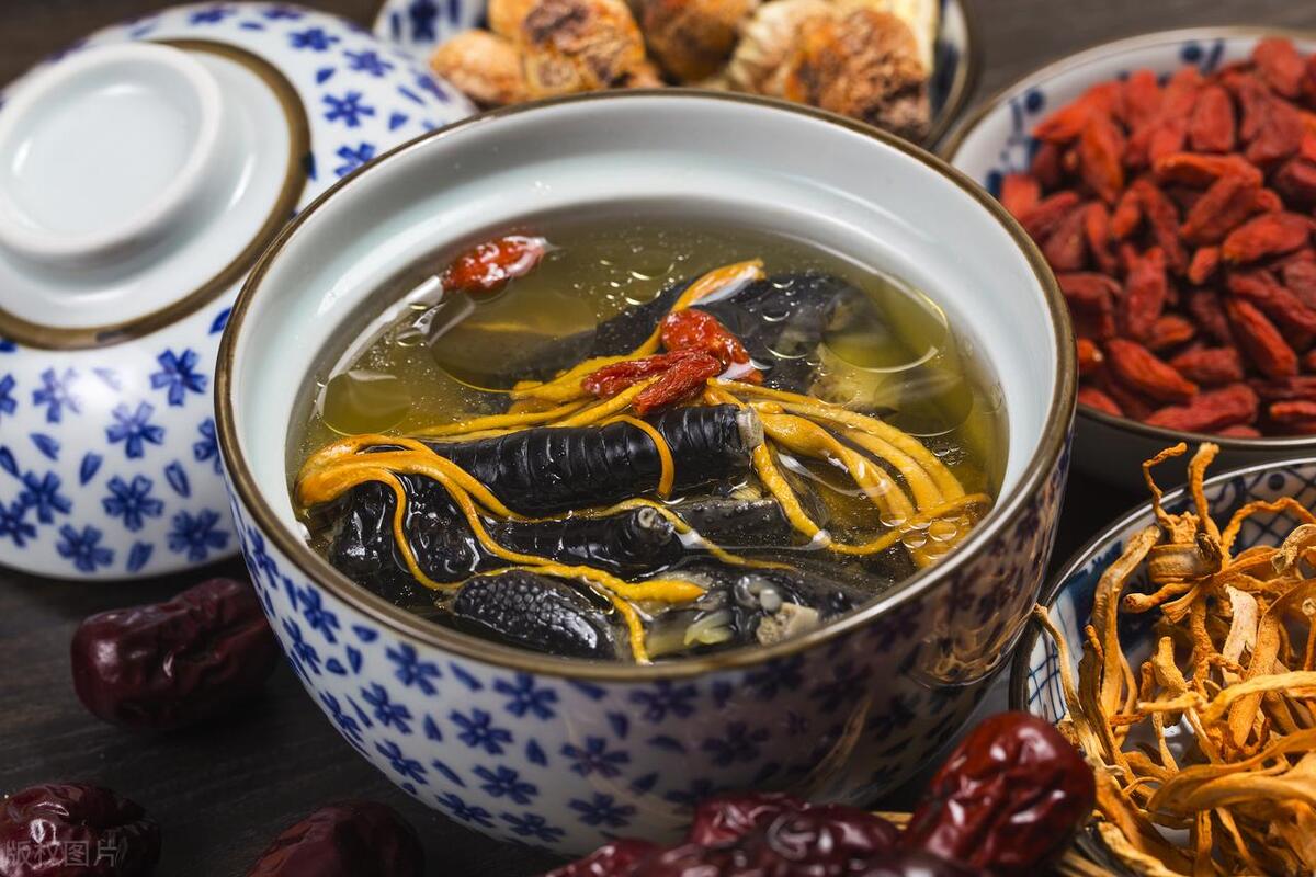 纯母乳坐月子能吃什么汤,月子里不喂母乳可以喝什么汤