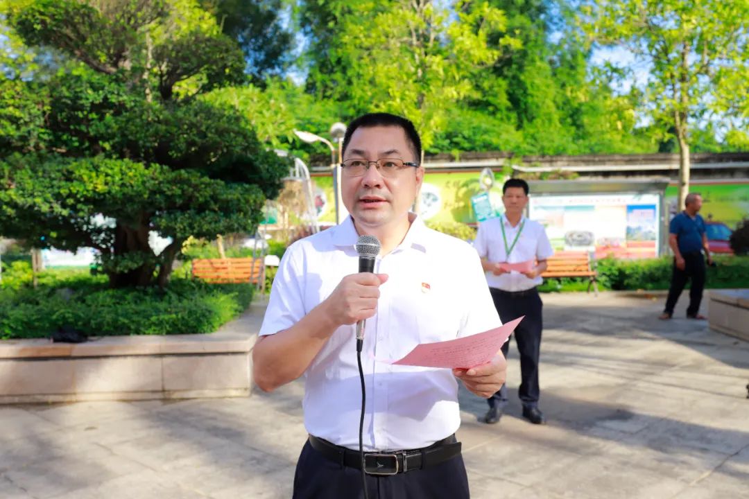 致敬每一位在抗疫一线的工作人员,致敬每一位奋斗在前线的医护人员