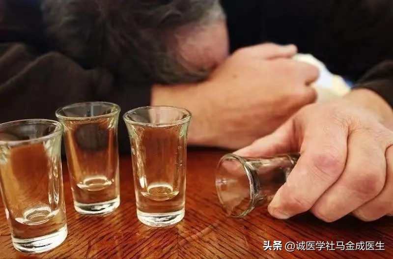 每天喝一点酒助眠对身体好吗,喝酒能助眠还是加重失眠