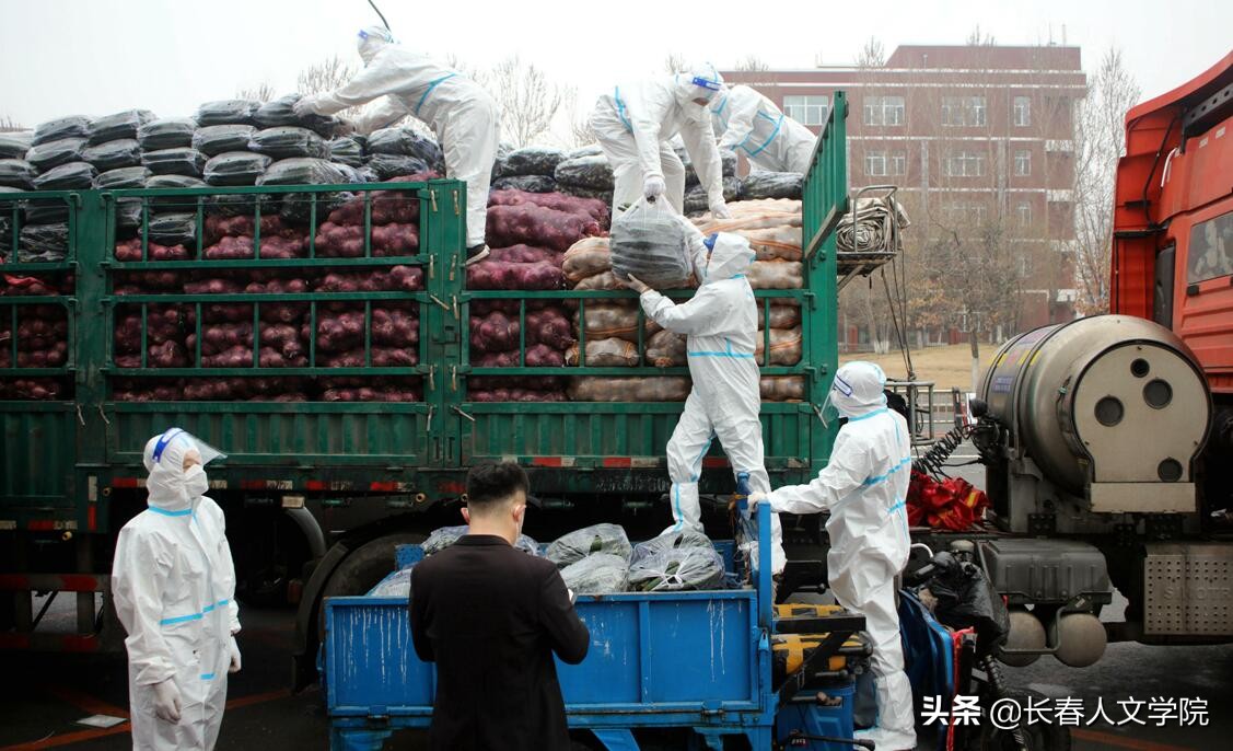 校友为母校捐赠物品,糜佳明