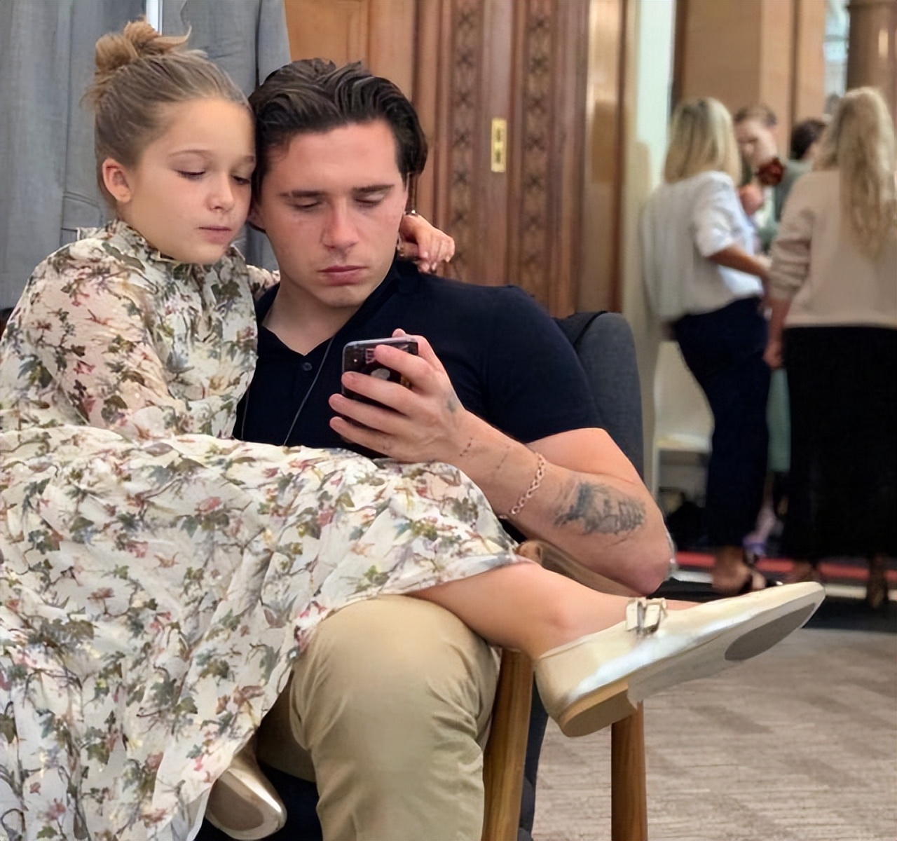 贝克汉姆47岁贝嫂最新图片,46岁贝克汉姆依旧全家最帅