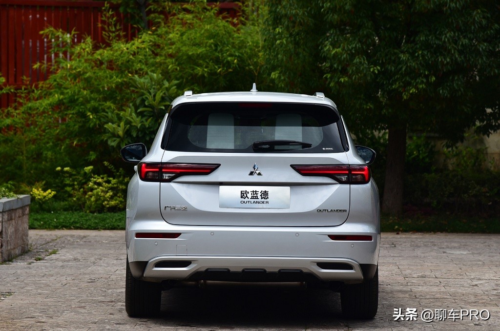 全新三菱欧蓝德vs全新crv,三菱欧蓝德2020款与本田suv如何选