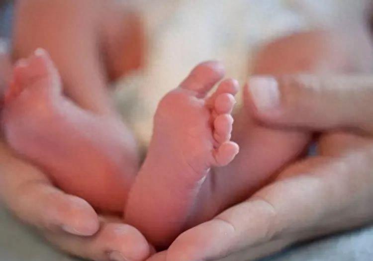 北京27岁警察妻子残忍虐待5岁继女,强迫吃粪便,一年后报应来了