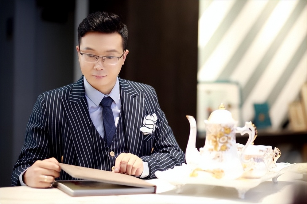 聆听商界营销鬼才智玄子蔡余杰的故事，感悟资深操盘手的励志人生