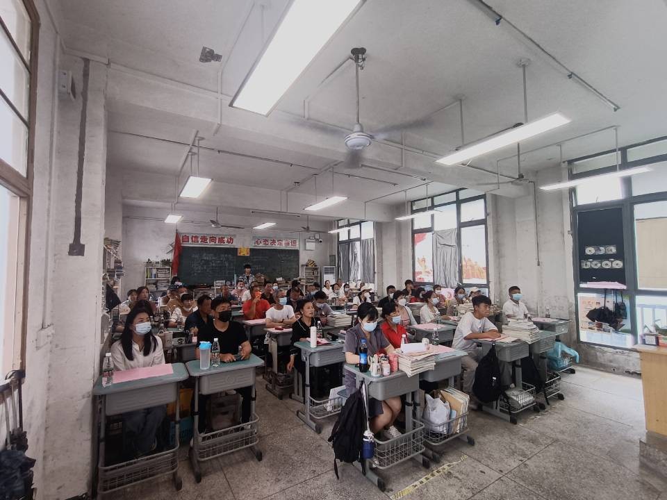 家校沟通共育成长,家校沟通合作共育