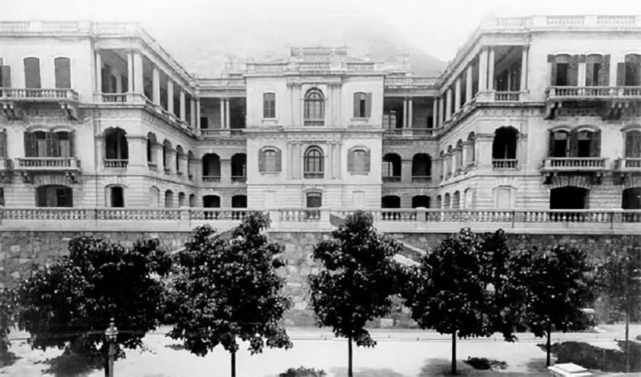 她嫁香港首富十年无子，后主动帮丈夫求娶表妹，丈夫遗言令人落泪