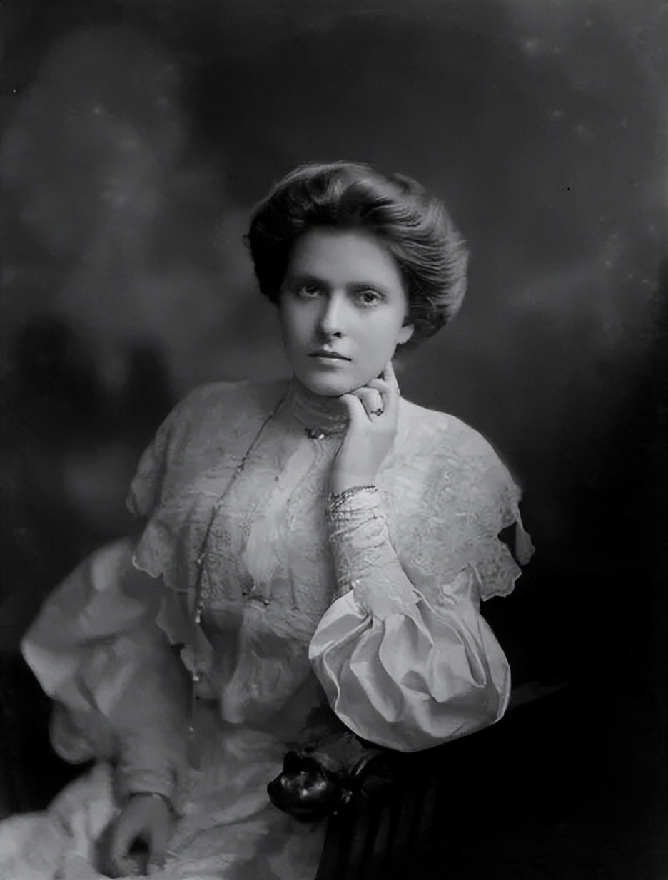 菲利普亲王的苦命母亲,菲利普亲王苦命却伟大的母亲