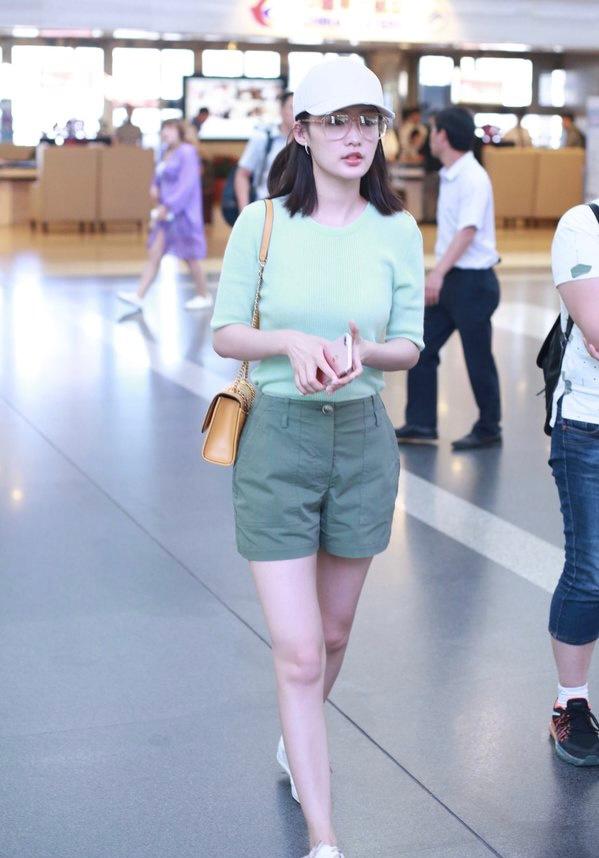 棒球帽真的是很显青春活力的,棒球帽戴上之后超级减龄真不错