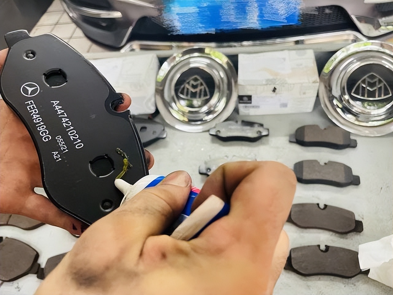 奔驰v260更换手刹刹车片怎么学习,金铁锤汽车维修图片