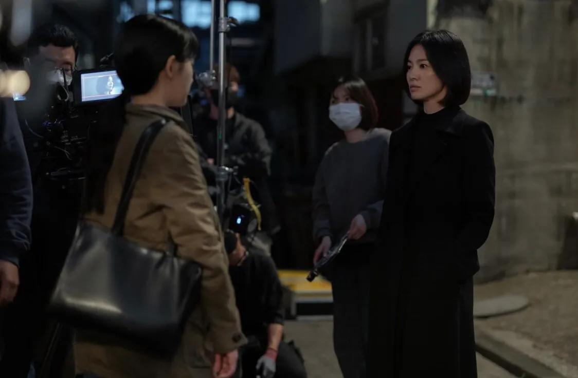 宋慧乔短发走秀穿搭,宋慧乔秋冬通勤风穿搭