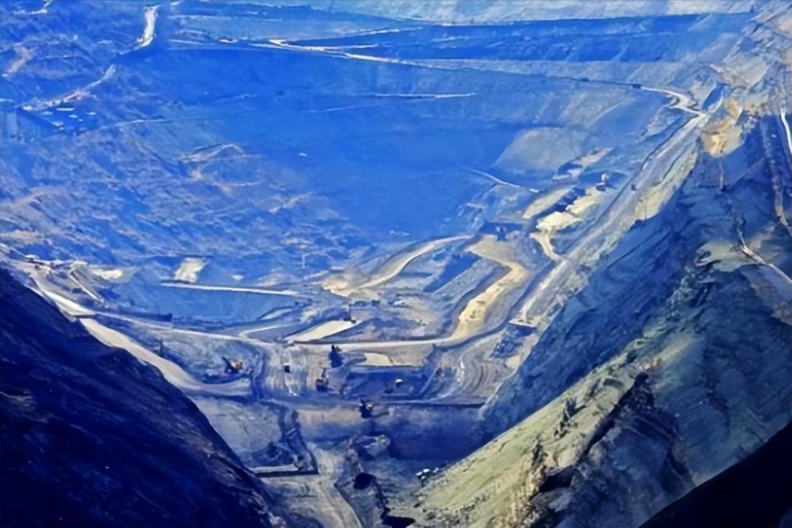 亚洲第一天坑是什么矿,亚洲第一坑煤矿图片