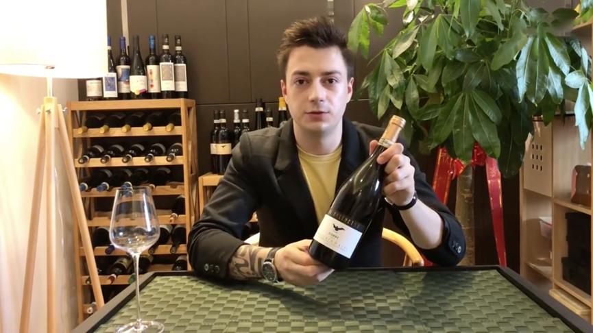 他在河南，靠假装在俄乌前线吸粉40万，坑骗无数中国人