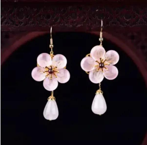 古人为何在耳朵上穿洞？玦和珰有何区别？