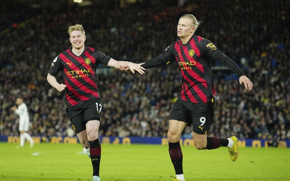 欧冠决赛小熊破门球迷欢呼,小熊和罗德里戈欧冠曼城庆祝