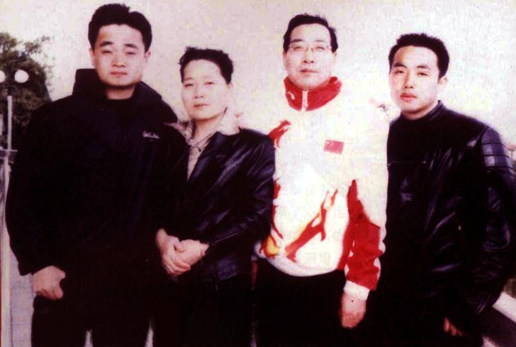 刘国梁哥哥刘国栋是干嘛的,刘国梁的哥哥刘国栋的照片