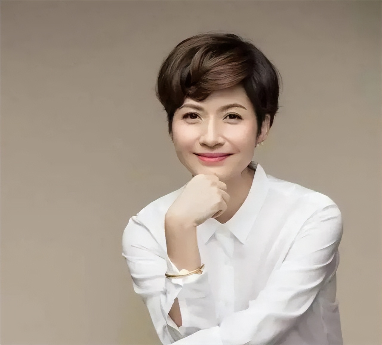 知名女主持人吉雪萍,主持人吉雪萍丈夫照片