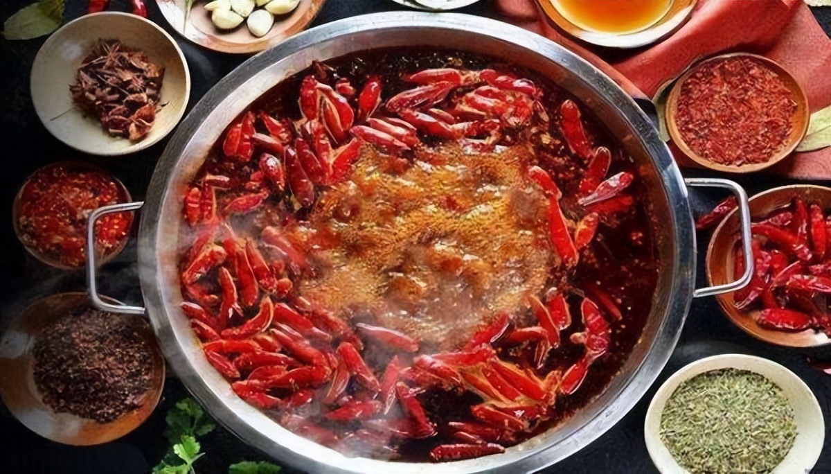 头皮上长红疙瘩脓包头皮屑特别多,头皮总是长疙瘩或脓包是什么原因