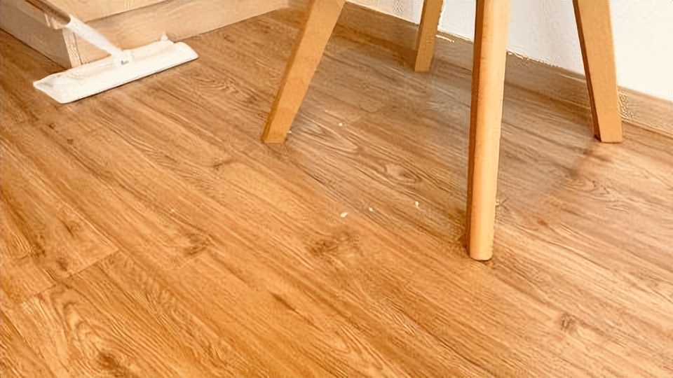 复合地板怎么拖才能没有水印,地板有水印怎么拖干净妙招