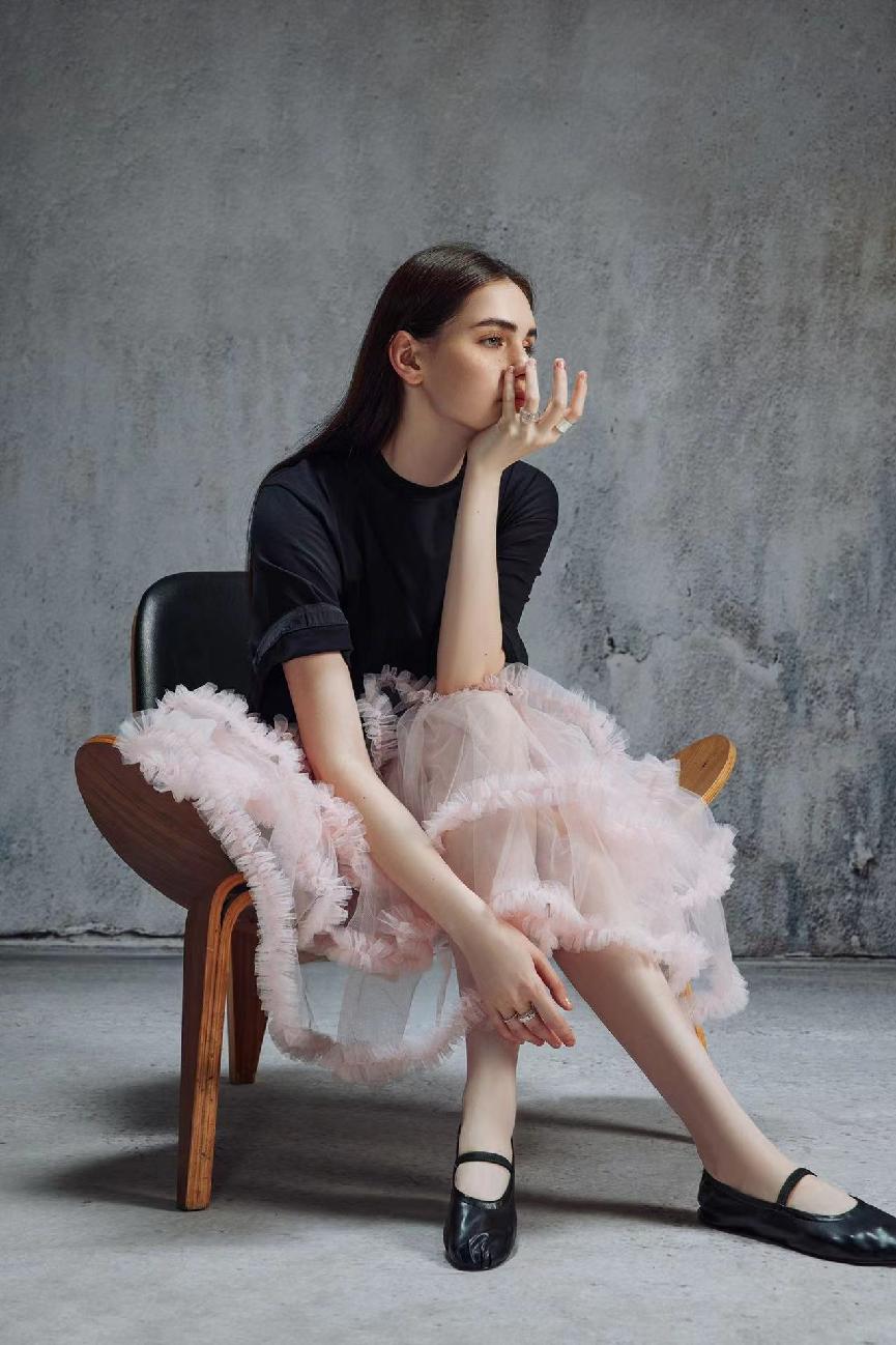 范冰冰黑白格子外套巴黎街拍,范冰冰街拍穿搭冬季粉色羽绒服