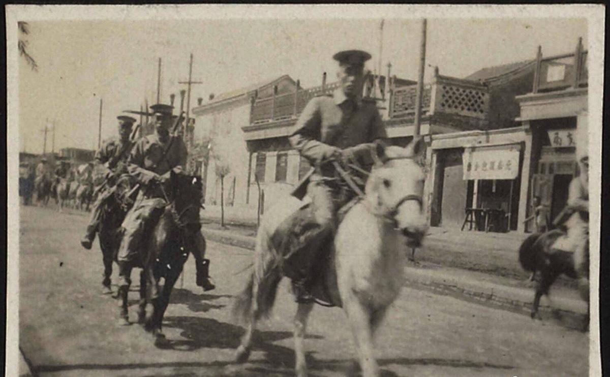 日军日记：*安妇慰**不服从管教，我很愤怒，用*刀刺**插入她的*体下**