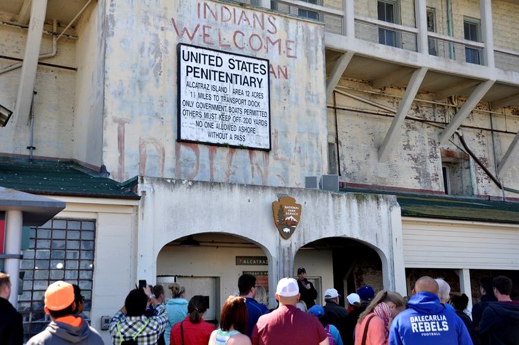 回味旧金山探访成功者的庄园,一种窗口令艾尔卡彭等囚犯备受折磨