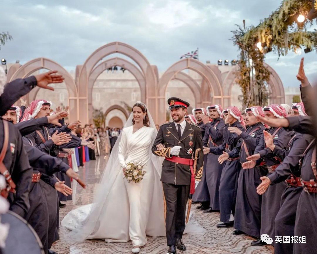 凯特王妃高级造型,凯特王妃穿蓝色格子英伦风