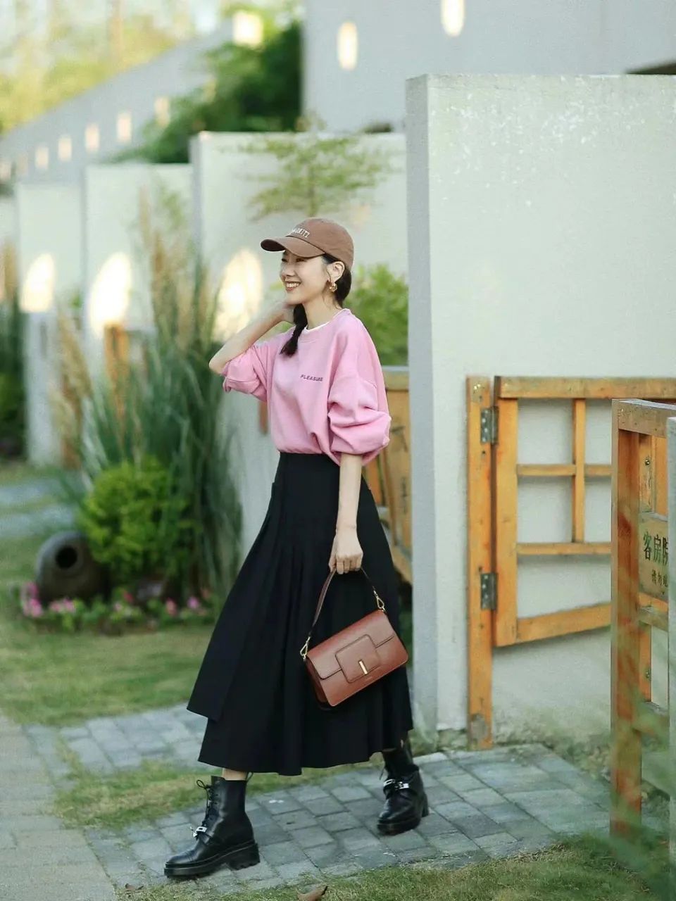 秋季纯棉粉色衬衫的多种穿法,韩版粉色宽松前短后长衬衣穿法