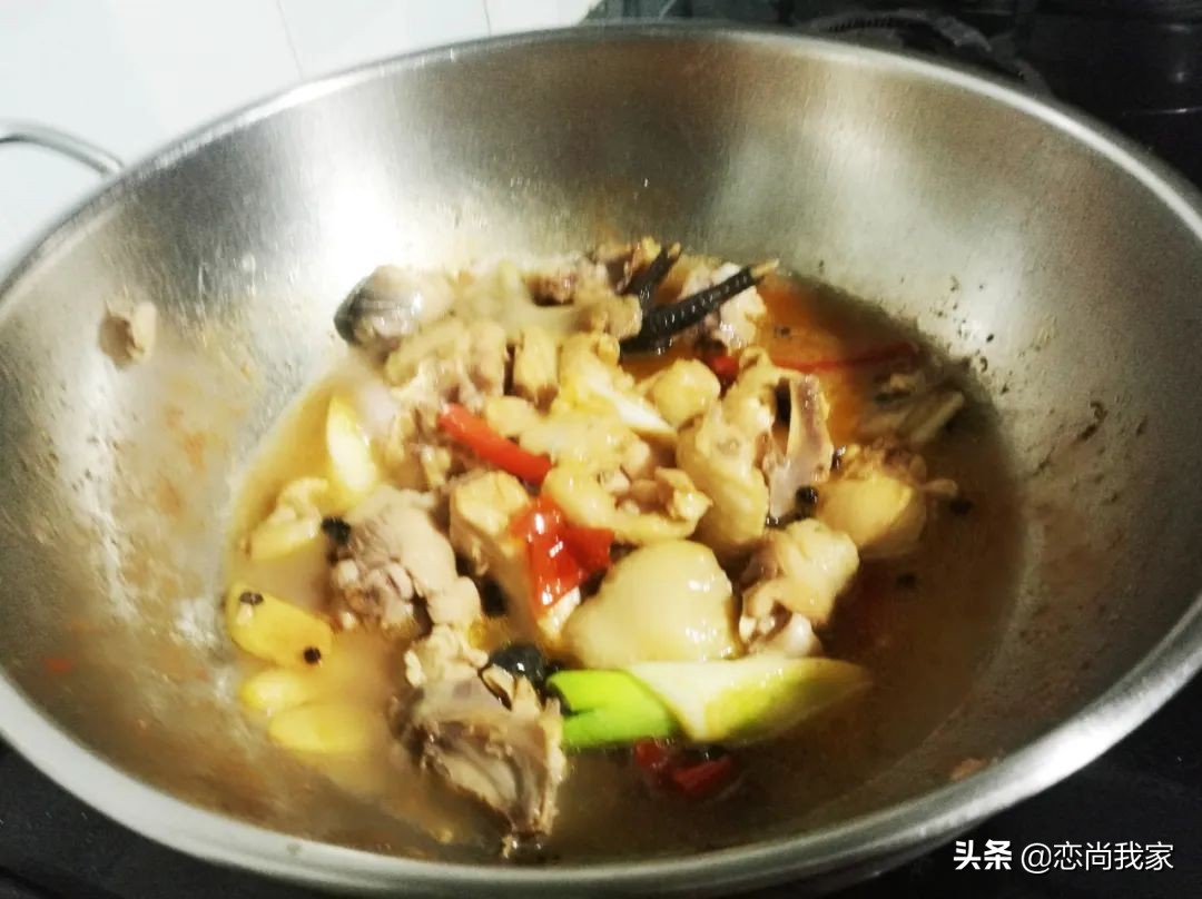 这个泡椒洋葱红烧鸡过年家里聚餐可以有，鸡肉去腥焯水就错了