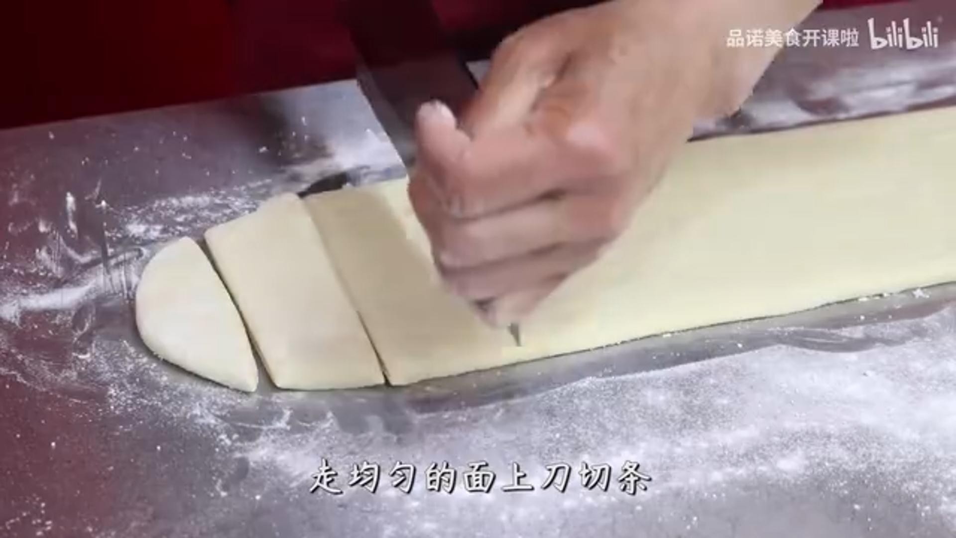 品诺王老师的炸油条配方及制作,西安品诺小吃王老师炸油条视频