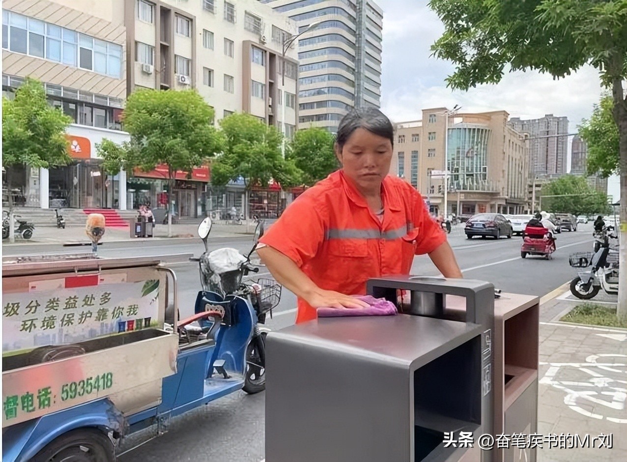 “最美环卫工母亲”之子高考470分，别拿他感叹“寒门难出贵子”